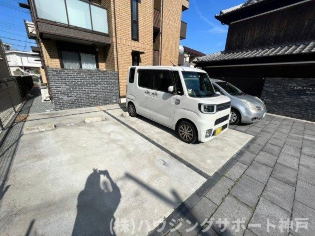 レリヤンファミリオⅧの駐車場