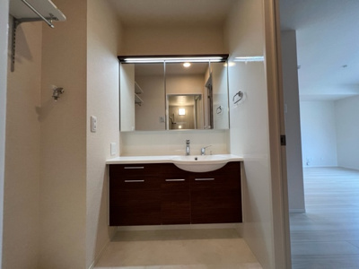 【独立洗面台】 | シャルール | 独立洗面台、小物を置くことができて便利です