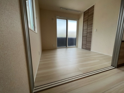 【洋室】 | シャルール | 明るい洋室です