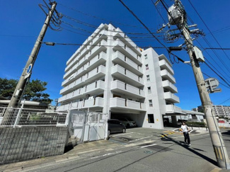 【外観】 | 大規模修繕により新たに塗装され、見た目もきれいに生まれ変わりました♪ 楽器相談OKなので、仕事や趣味で楽器を使われる方におススメの物件です。室内からの眺めも良く、開放的な新生活を始められます♪