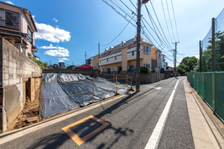【前面道路含む現地写真】 | 周辺道路は綺麗に整備されており交通量も少なめです。