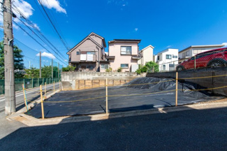 【外観】 | 半地下車庫付きの３階建ても建てられる有利なグランドレベルです。