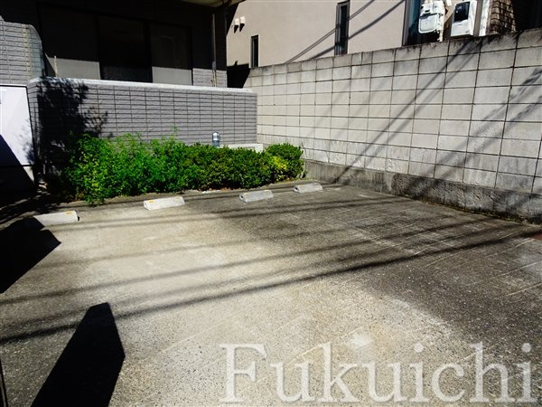 柿の木坂アネックスの駐車場