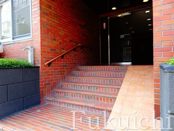 ハイツ柿の木坂のエントランス