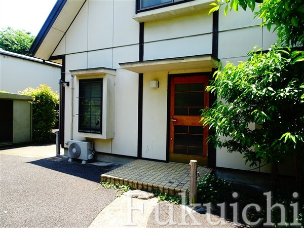 柿の木坂戸建のエントランス