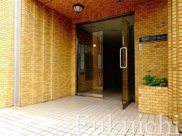 モナーク柿の木坂のエントランス