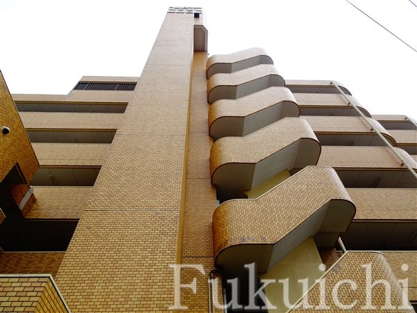 モナーク柿の木坂の外観