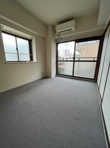 仲介手数料0円ファミーユ城西の居間・リビング