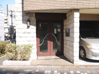 【その他共用部分】 | デザインにもこだわったお洒落なエントランスとなります。