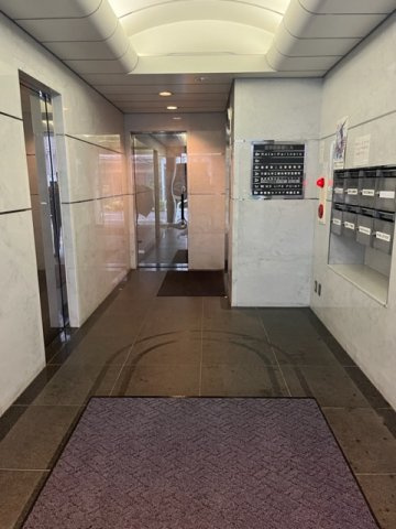 登栄西新橋ビルのロビー