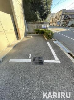 クロスロードの駐車場