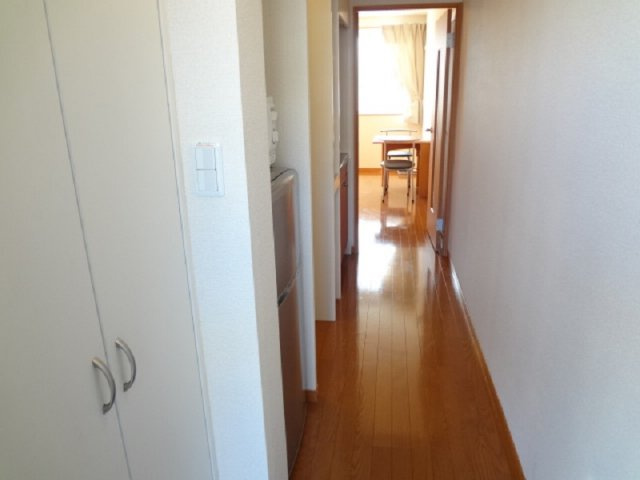 レオパレスメゾン森上の玄関