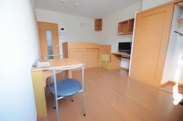 レオパレスメゾン森上の寝室