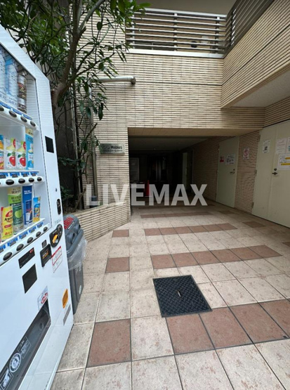 【エントランス】メビウス新宿御苑