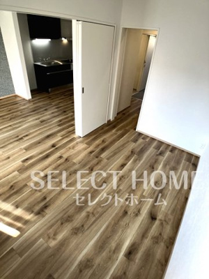  | エスリーアアオ