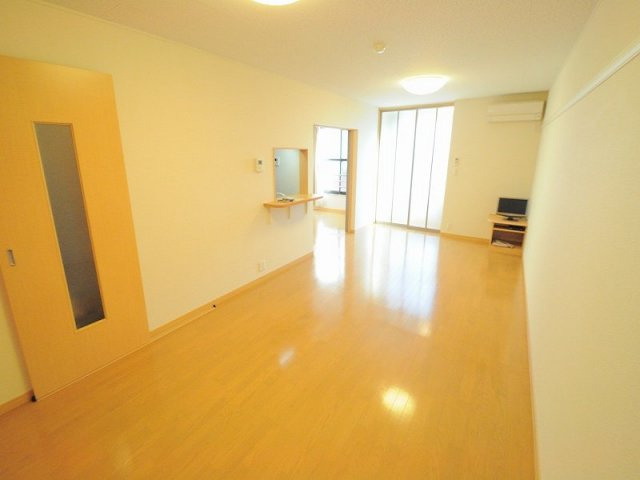 レオパレス小渕の居間・リビング|キレイで広い部屋を一度ご覧下さい♪