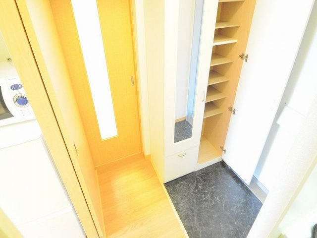 レオパレス小渕の玄関|シューズボックスも広いです