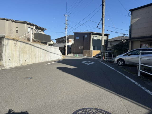 高知市神田の前面道路含む現地写真|南側の前面道路（西側から撮影）