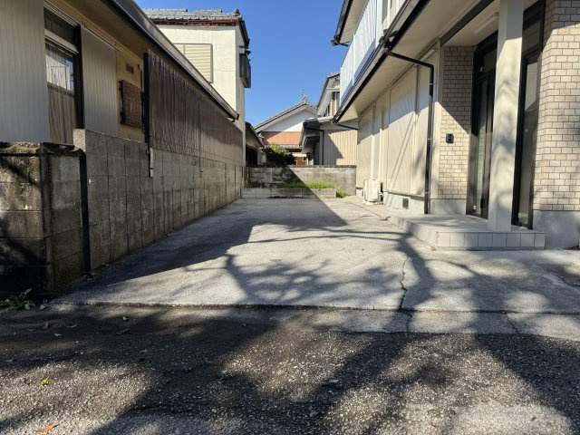 高知市長浜の駐車場|縦列で2台駐車可能です。