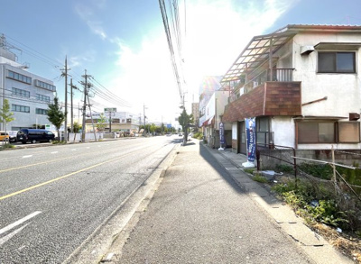 【前面道路含む現地写真】 | 伏見区横大路下三栖里ノ内　注文住宅　建築条件なしの土地 | こちらの物件を実際にご覧になってみませんか？暮らしやすい周辺環境も含めご案内します。
お家探しの第一歩としてでも大丈夫ですので気軽にお問い合わせ下さい(^-^)