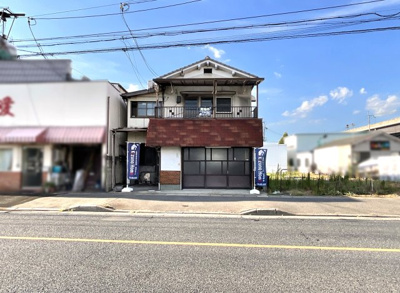 【前面道路含む現地写真】 | 伏見区横大路下三栖里ノ内　注文住宅　建築条件なしの土地 | コンビニエンスストアが徒歩1分にあり、24時間いつでも気軽に買物が出来ます。