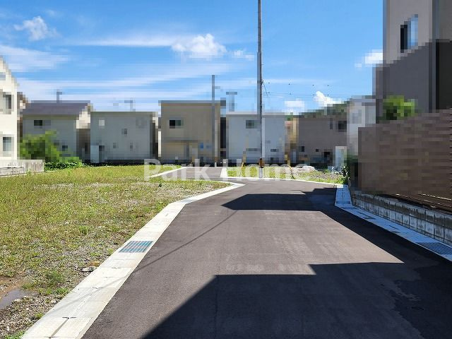 高知市朝倉丙-建築条件付き-売土地の前面道路含む現地写真