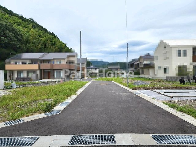 高知市朝倉丙-建築条件付き-売土地の前面道路含む現地写真