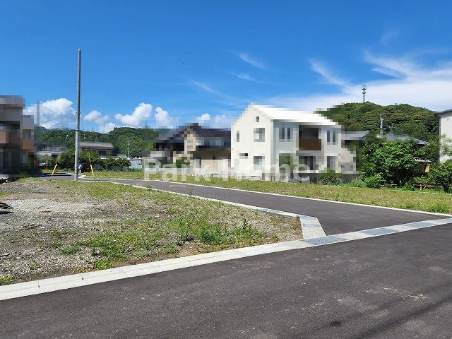 高知市朝倉丙-建築条件付き-売土地の前面道路含む現地写真