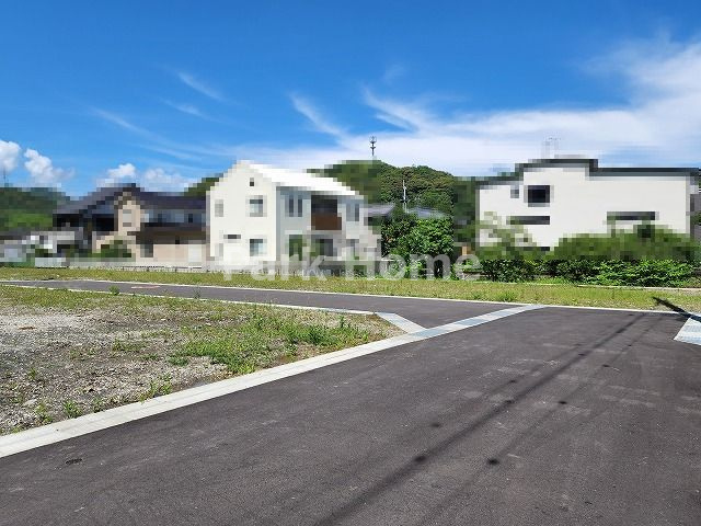高知市朝倉丙-建築条件付き-売土地の前面道路含む現地写真