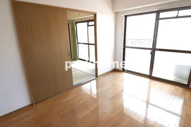 メゾンMIYAJIの居間・リビング|こちらのリビングで趣味の時間をお楽しみください
※実際のお部屋と異なる場合がございます