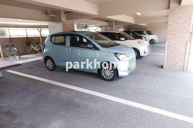 メゾンMIYAJIの駐車場|車をお持ちの方に嬉しい駐車場付きの物件です