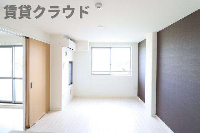 メープル・グローブの居間・リビング|十分な収納スペースがあります