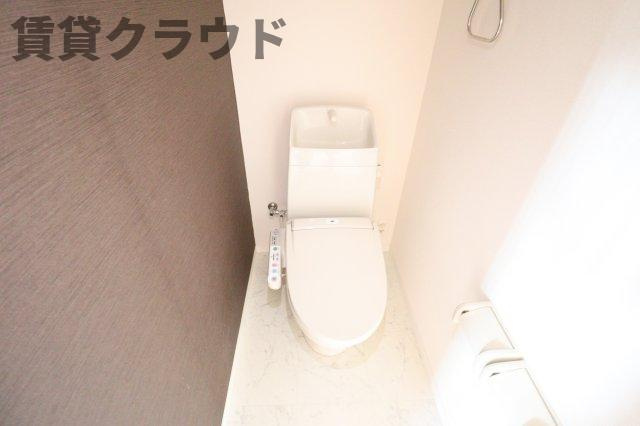 メープル・グローブのトイレ|専用の収納スペースです