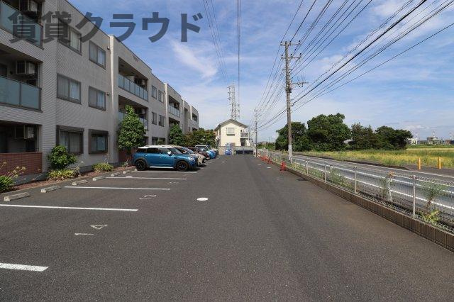 メープル・グローブの駐車場|カースペースがあります