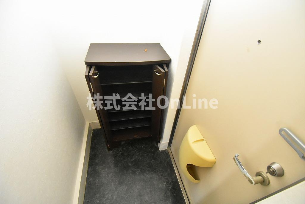 宝持住宅南棟の玄関