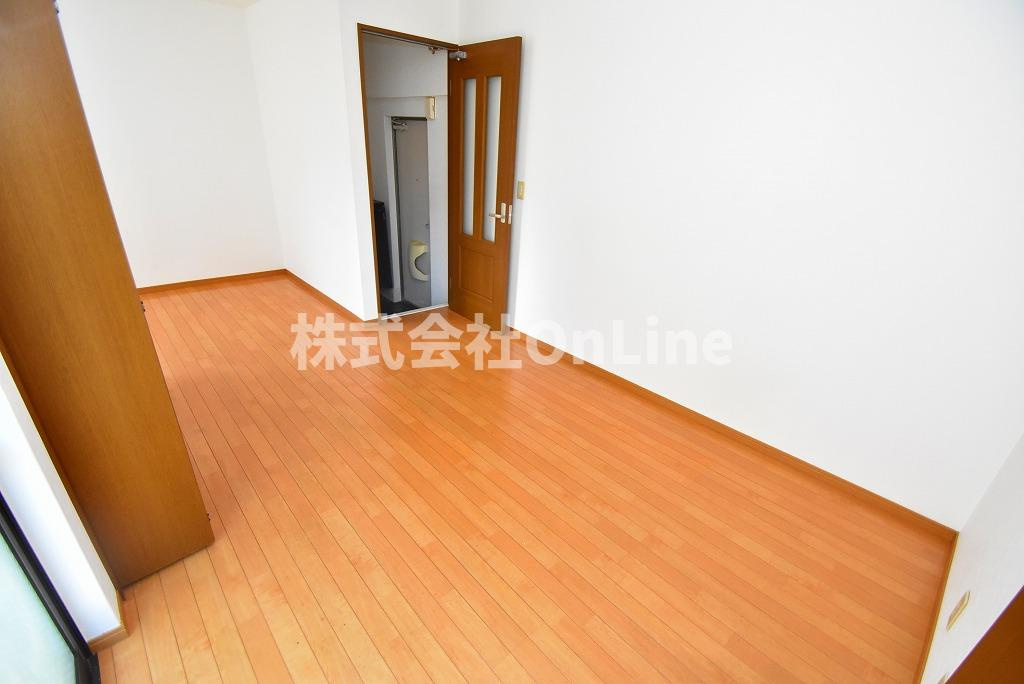 宝持住宅南棟の洋室