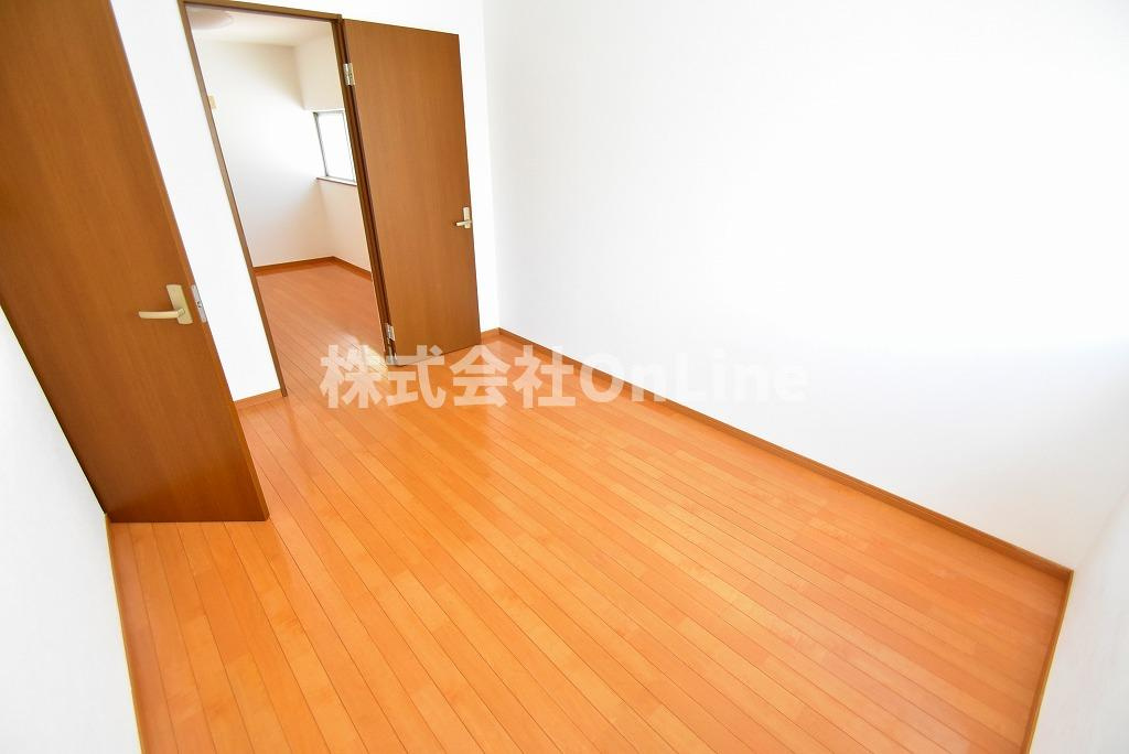 宝持住宅南棟の洋室