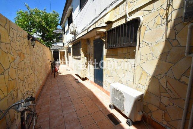 宝持住宅南棟のエントランス