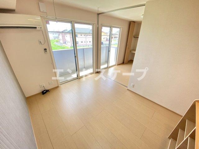 アーバンハイツの居間・リビング|高崎、前橋エリアのお部屋探しはエンドスケープまで！お客様の理想お聞かせ下さい♪