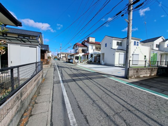 新築　高崎市筑縄町23-1期　LIGNAGE　2号棟の前面道路含む現地写真|現地写真　西側接道幅員約6ｍ