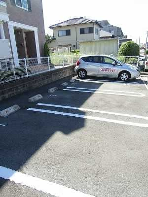サンシャイン　ベイの駐車場|同物件の別部屋になります。