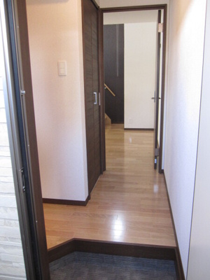 【玄関】 | グレースハイツ博多駅南 | 別号室の写真になります。現況優先。