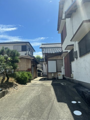 【その他】 | 磐田市見付権現町　売土地 | 奥に見える平屋建物の敷地も含まれます