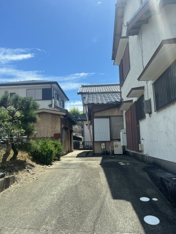 【その他】 | 磐田市見付権現町　売土地 | 奥に見える平屋建物の敷地も含まれます