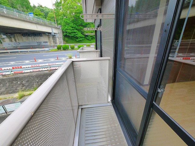 ドミール佐保台のバルコニー|落ち着いた時間を過ごせるバルコニーです