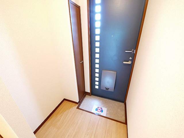 ドミール佐保台の玄関|明るい玄関です