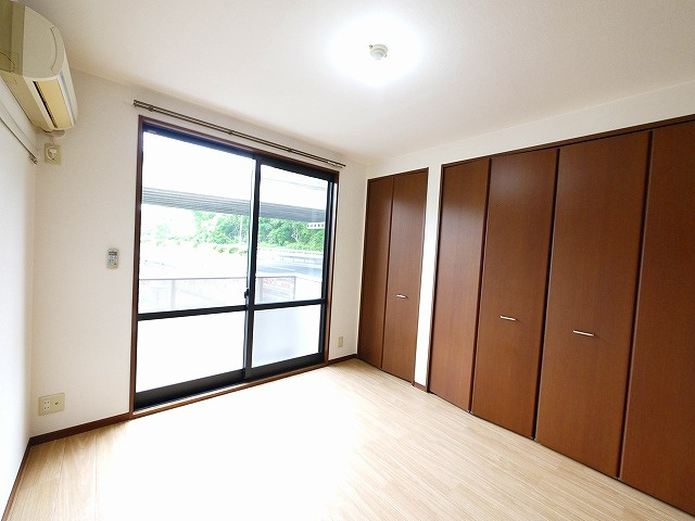 ドミール佐保台の洋室|広々とした洋室です