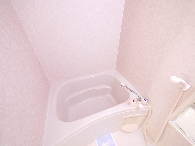 ドミール佐保台の浴室|日々の疲れを癒すお風呂付です