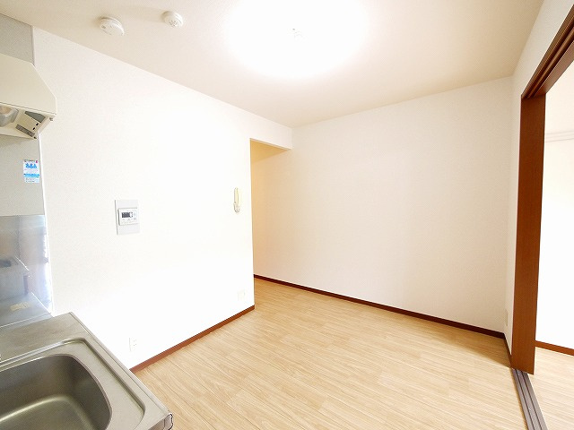 ドミール佐保台の居間・リビング|ゆったりとした居間です