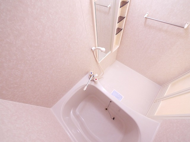 ドミール佐保台の浴室|コンパクトで使いやすいお風呂です